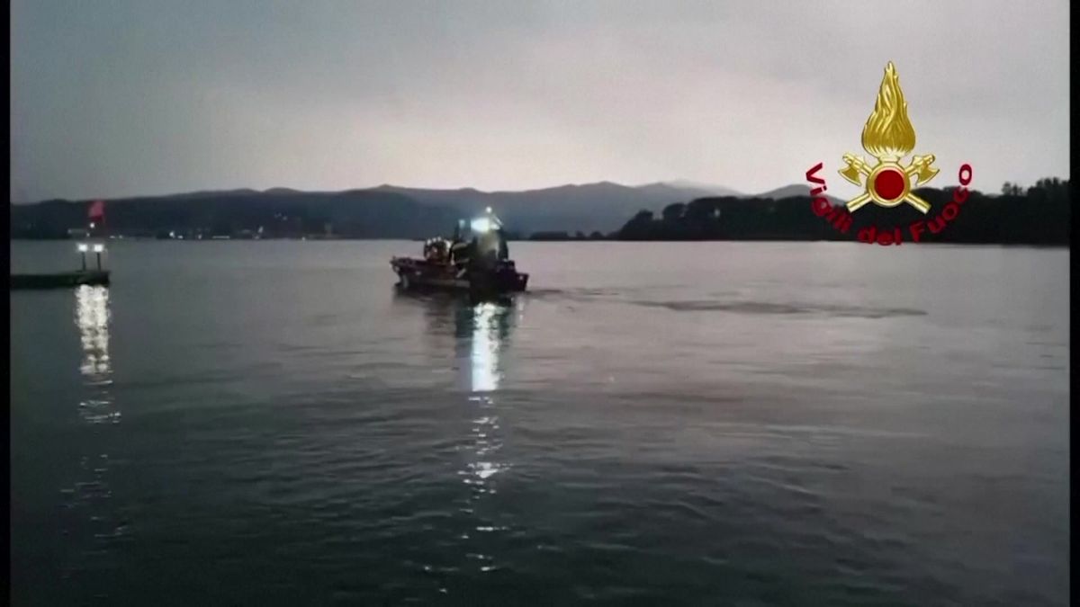 Na italském jezeře se převrátila loď. Tři lidé zemřeli